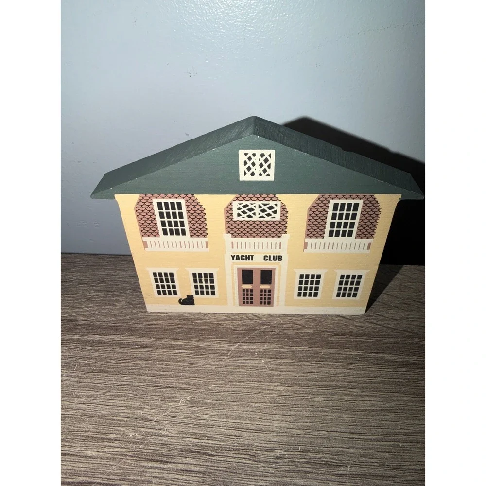 The Cat's Meow Village Yacht Club 1987 Nautical Series Wooden Shelf Sitter